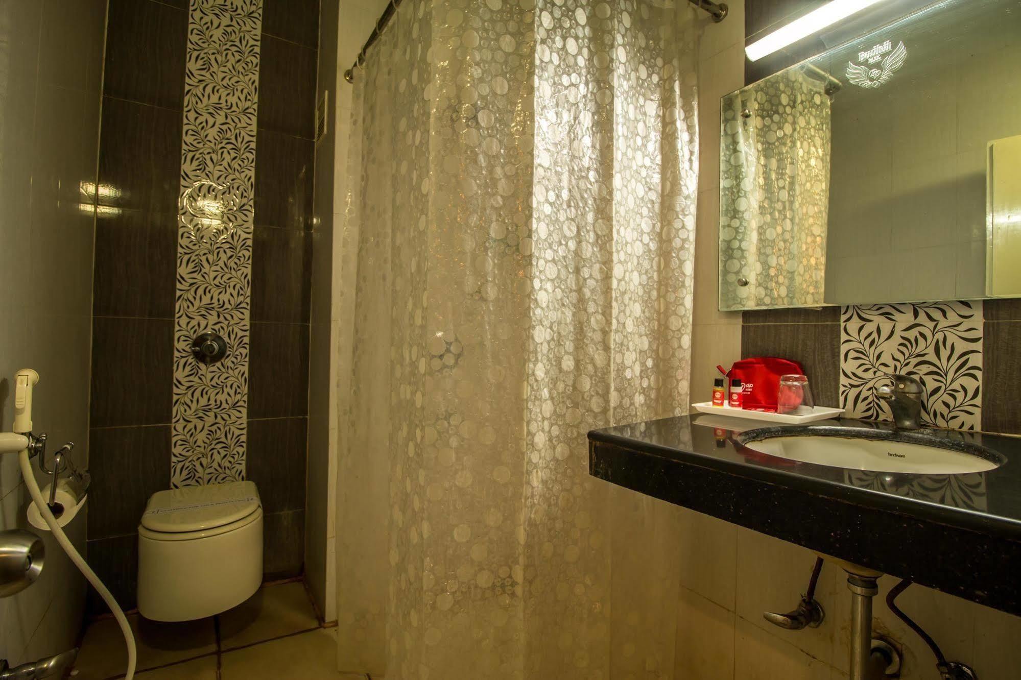 Hotel Budhil Park Вишакхапатнам Экстерьер фото
