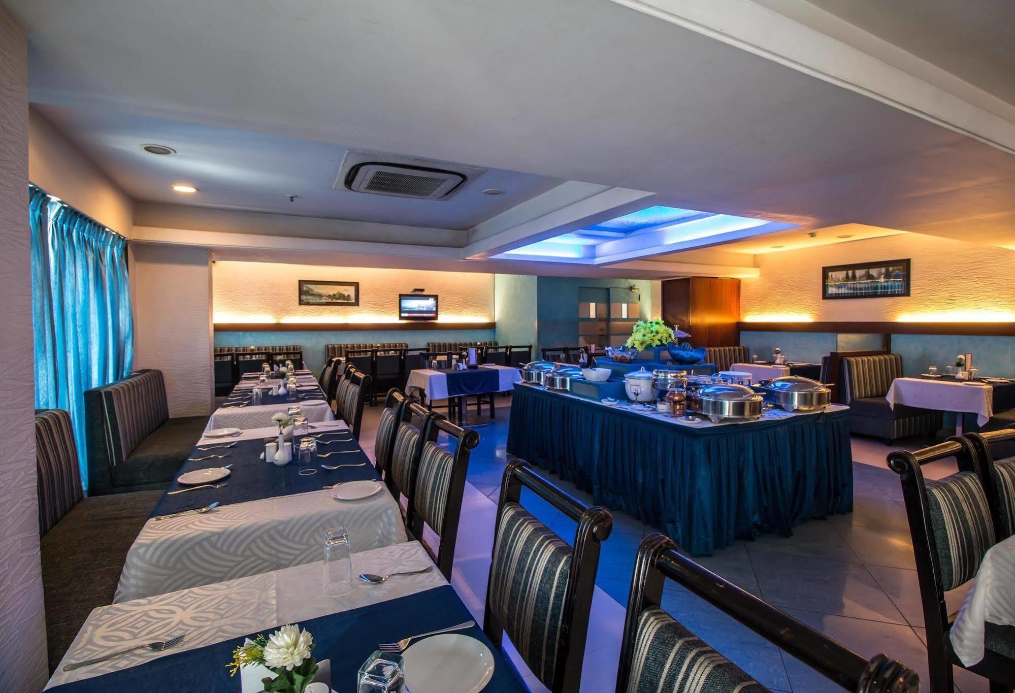 Hotel Budhil Park Вишакхапатнам Экстерьер фото