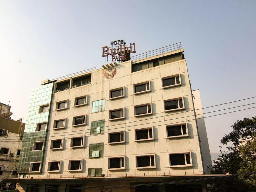 Hotel Budhil Park Вишакхапатнам Экстерьер фото