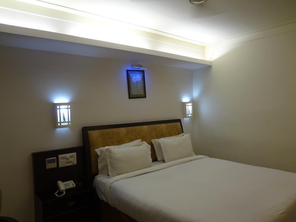 Hotel Budhil Park Вишакхапатнам Экстерьер фото